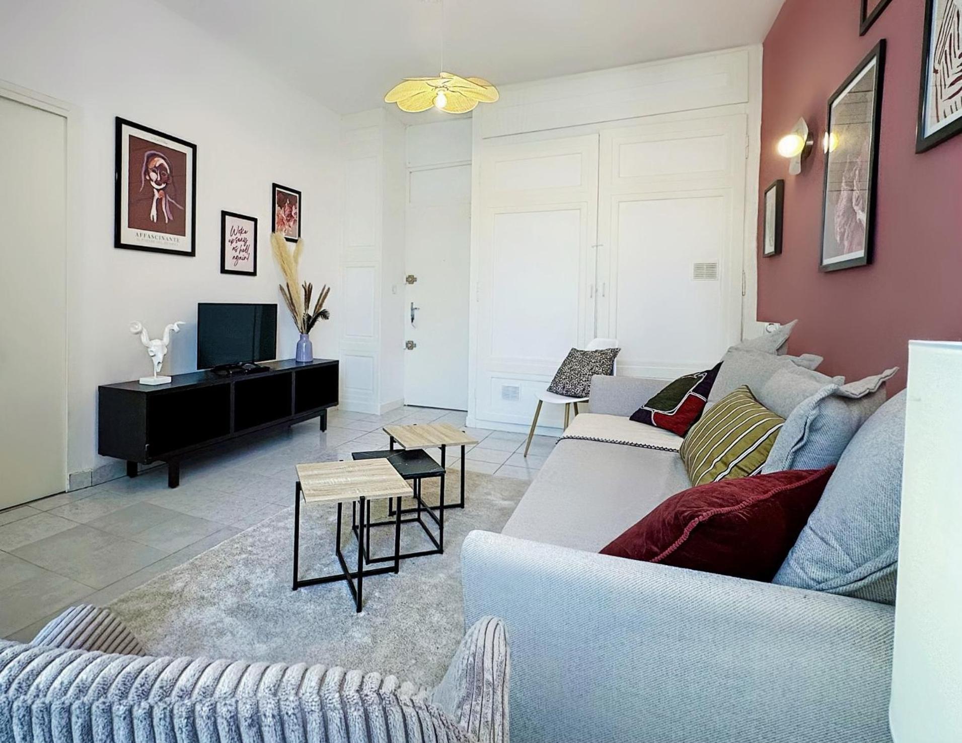 Wutai Apartment Lyon